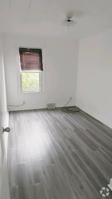 Building Photo - 118 Babcock St Rental