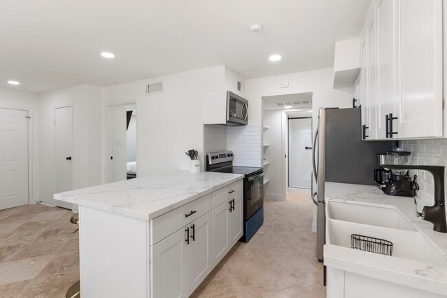 Building Photo - 2750 Holly Hall St Unit 1111
