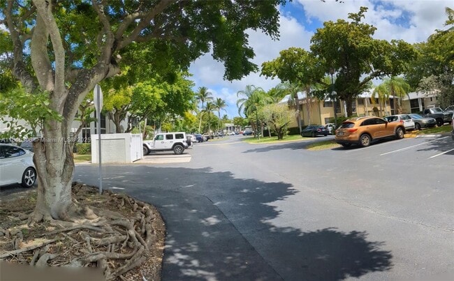 Photo - 917 NE 199th St Unit 206