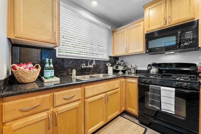 Photo - Somerset Apartments