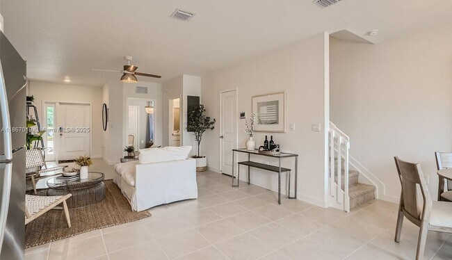 Photo - 413 NE 1st Ave