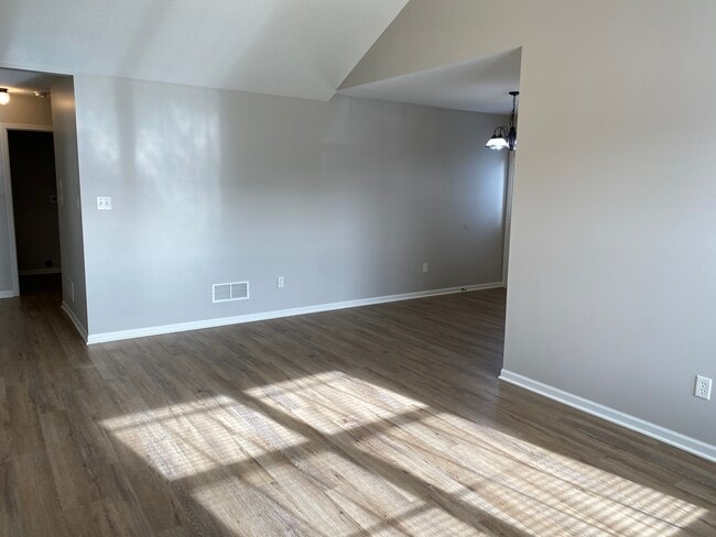 Photo - 220 SW Chartwell Cir