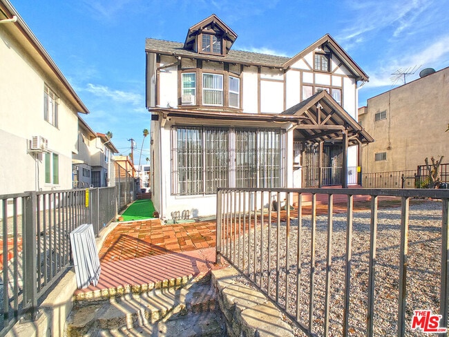 Building Photo - 336 S Wilton Pl Rental