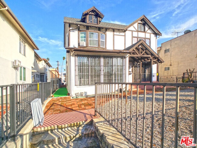 Building Photo - 336 S Wilton Pl Rental