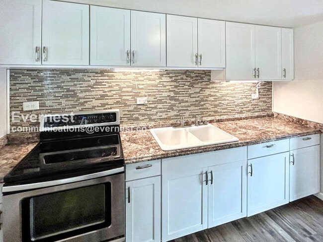 Photo - 6418 McLean St