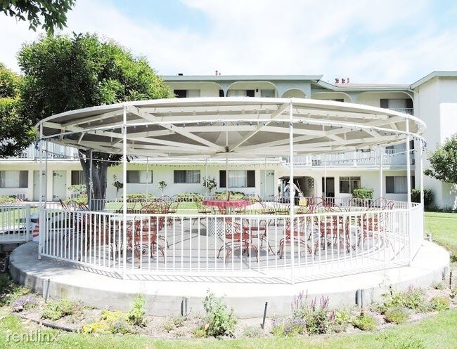 Photo - 2828 W Lincoln Ave