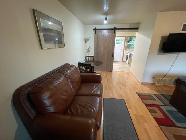 Building Photo - 1238 G St Rental