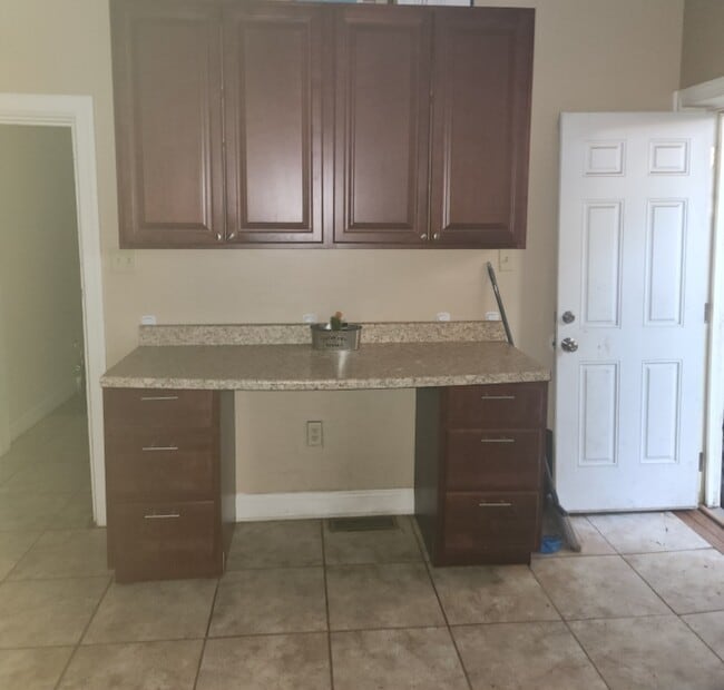 461 W Market St Unit 1