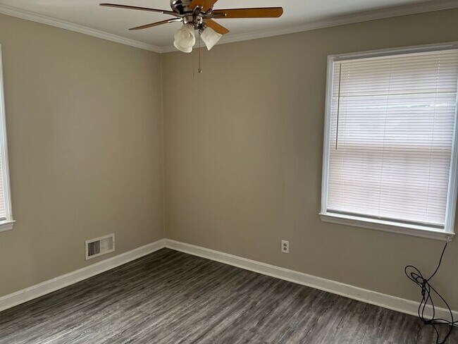 Photo - 606 Montgomery Ave