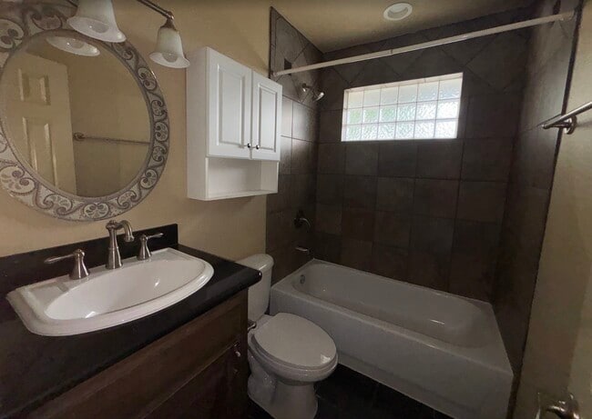 Building Photo - 2030 Portsmouth St Unit 4