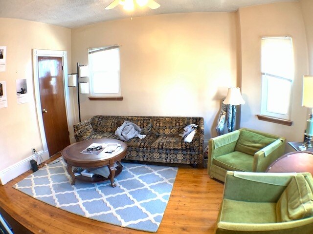 Photo - 830 Parker St