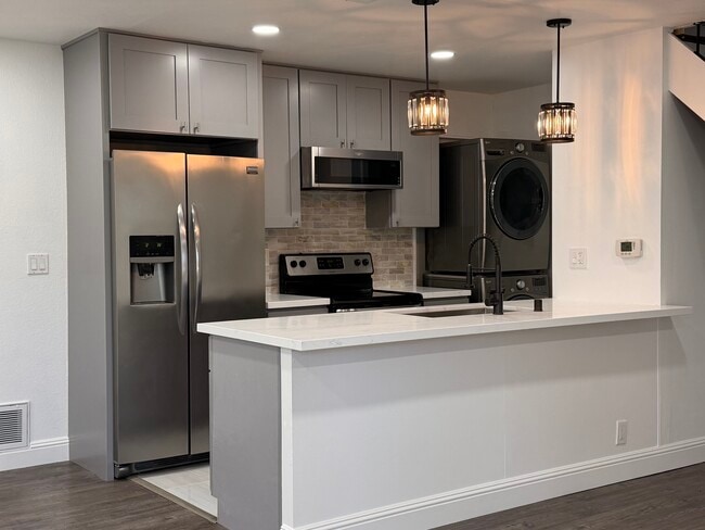 Photo - 5532 Spinnaker Dr Unit 2