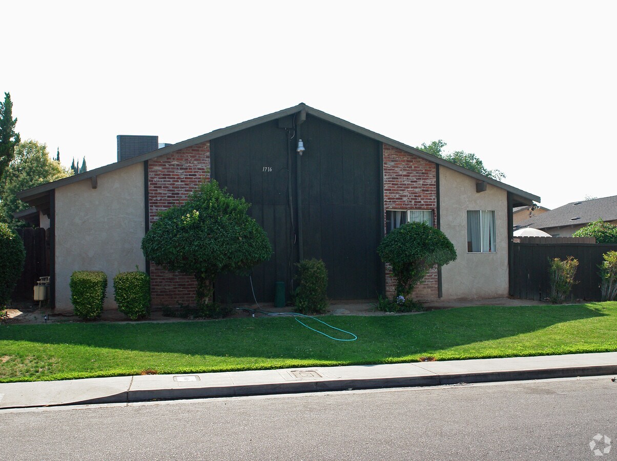 Brooks Villa Apartments - Brooks Villa Apartments