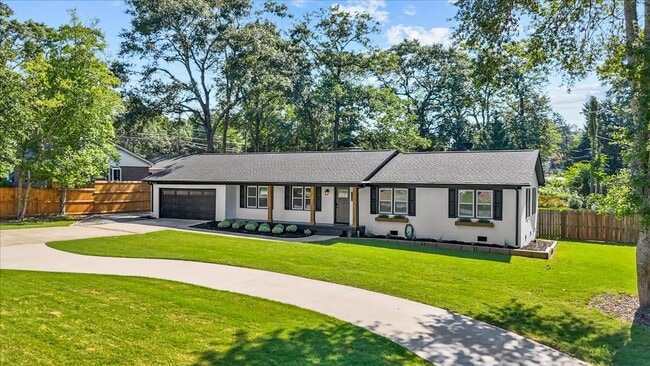 Building Photo - 103 Poinsettia Dr Rental