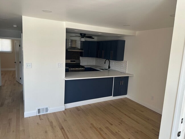 Building Photo - 4407 Rosemont Ave Unit 1