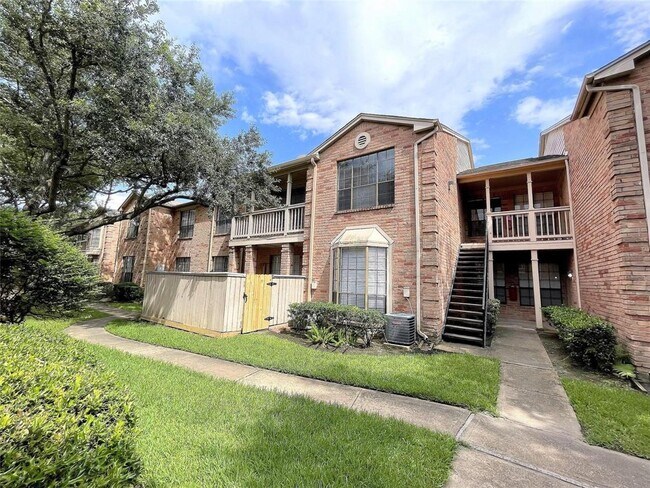 Building Photo - 2255 Braeswood Park Dr Unit 190 Rental