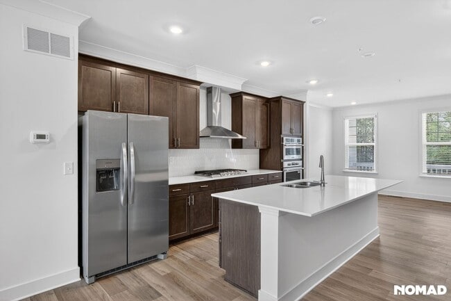 Photo - 811 Atkins Ln