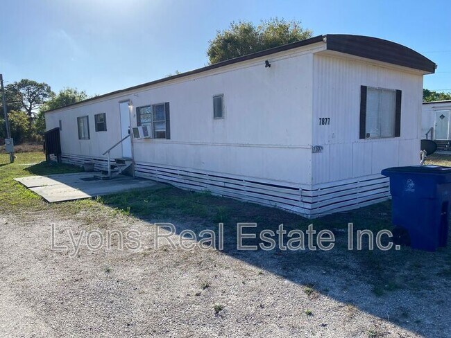 Building Photo - 7877 Suncoast Dr