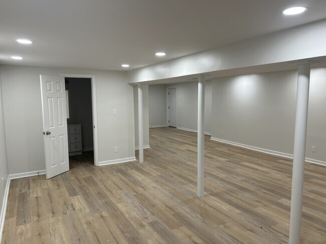 Photo - 2620 Thornhill Rd NW