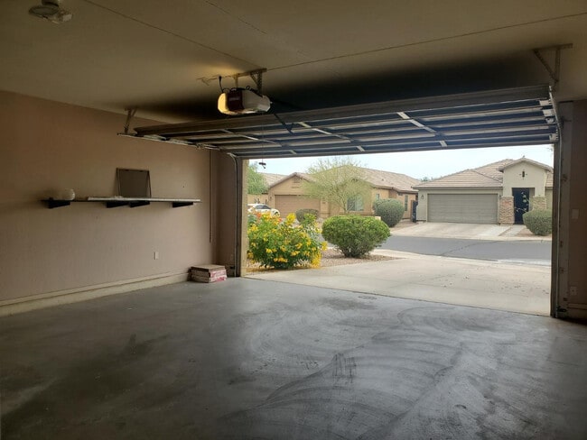 Photo - 45967 W Starlight Dr