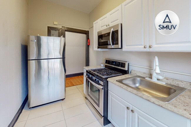 Building Photo - 24 E Madison St Unit F