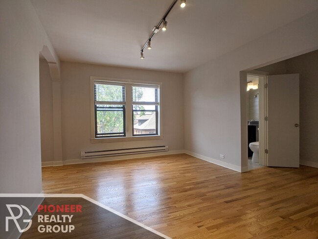 Building Photo - 2430 N Kedzie Blvd Rental