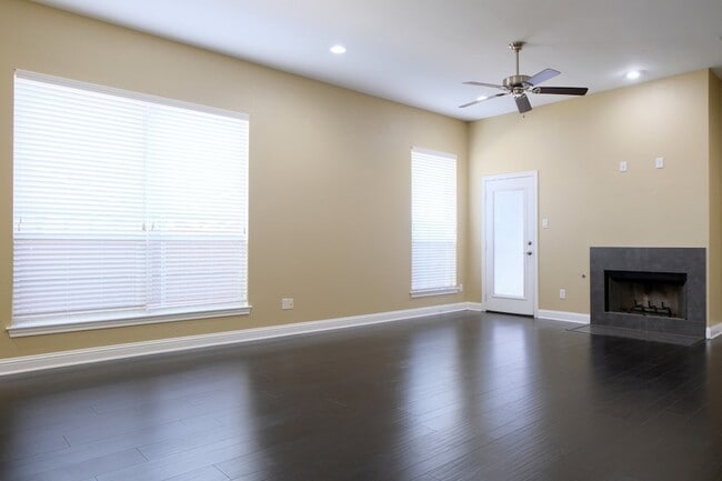 Photo - 3003 Allister St