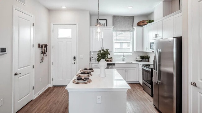 Photo - Yardly Monroe