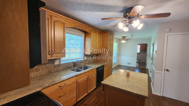 Photo - 829 Bradford Ct SW