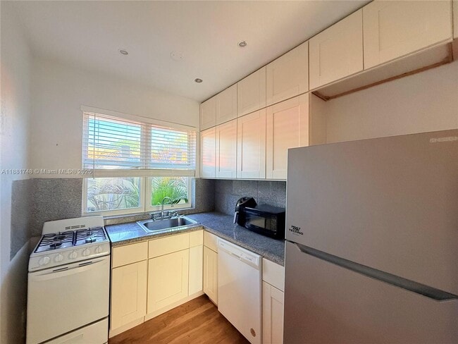 Building Photo - 315 W 28th St Unit 14 Rental
