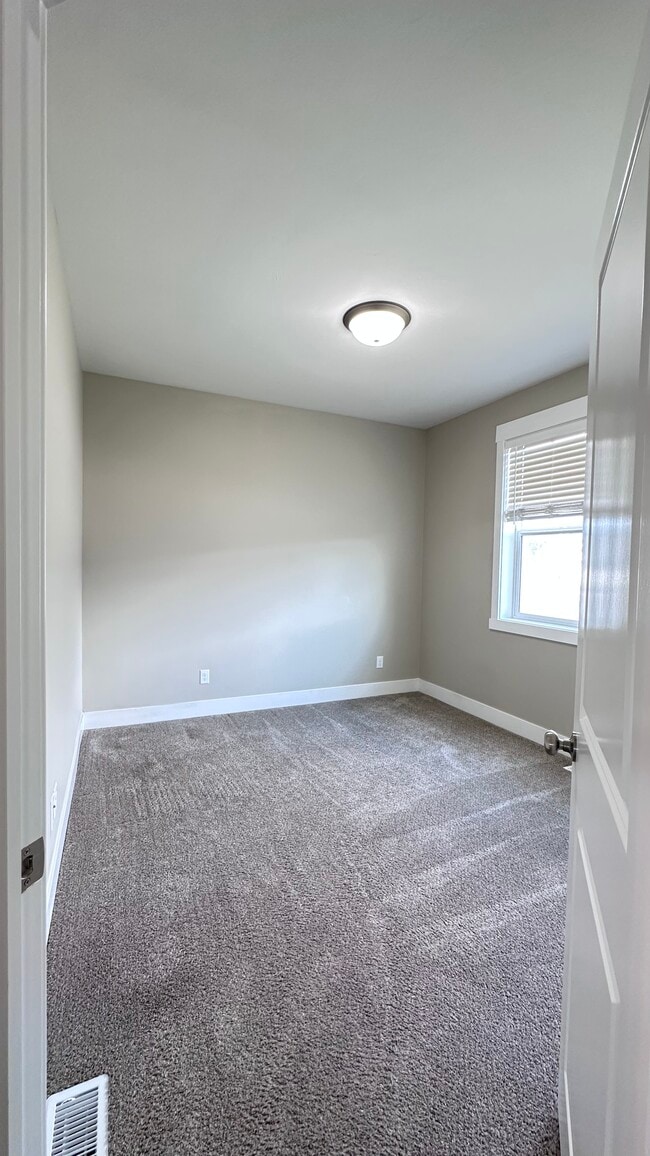 Photo - 2830 Blackwood