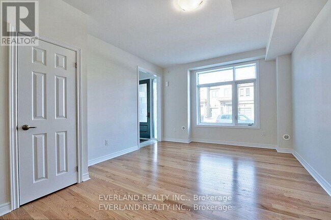 Photo - 173 Mumbai Dr