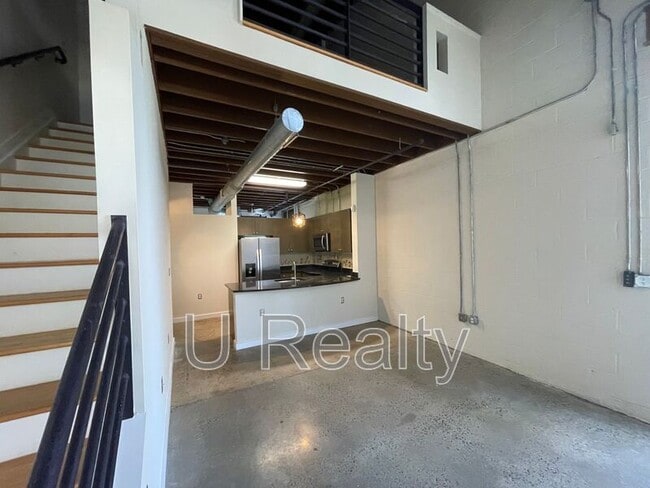 Photo - 800 Academy St