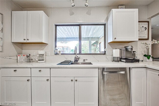 Photo - 1505 Hialeah Dr