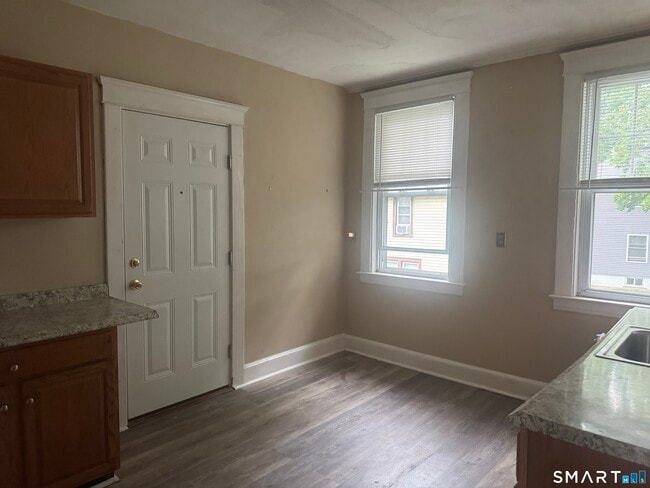 297 Park St Unit 2C