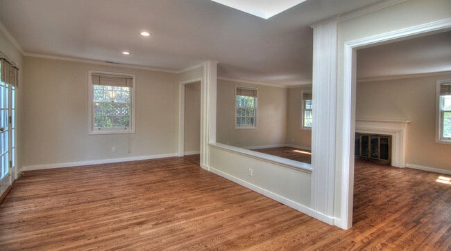 Photo - 2121 Middlefield Rd