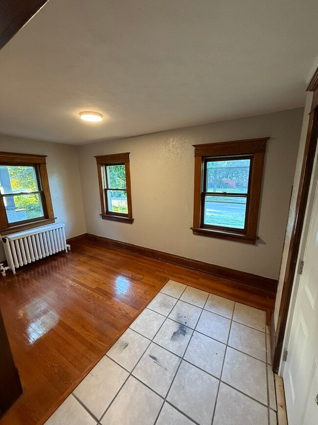 Photo - 405 Islington St