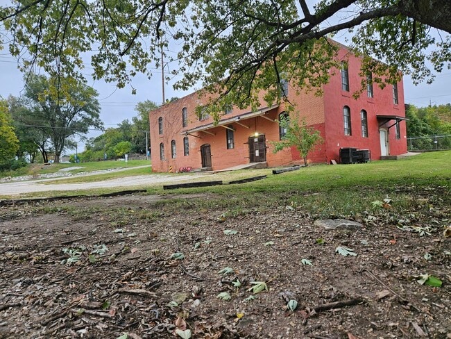 Photo - 1303 W College St