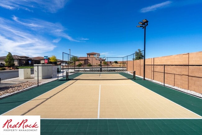 Photo - Lovely Townhome with Community Pool