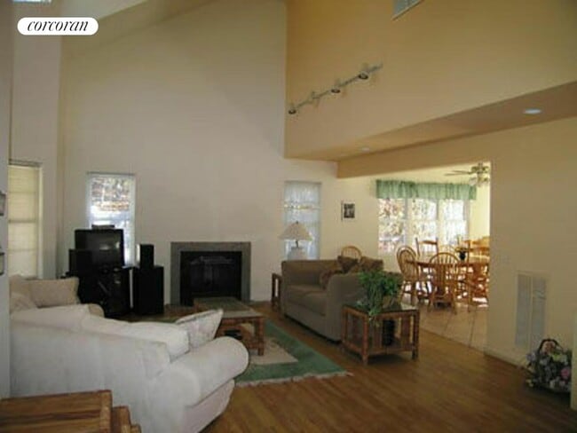 Photo - 43A Old Riverhead Rd E