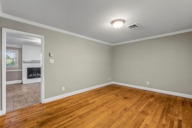 Photo - 3905 Waterton Rd