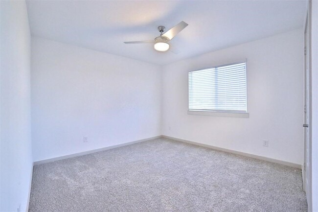 Photo - 3810 Lila Lake Ln
