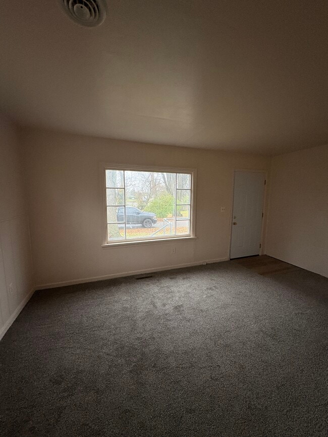 Family Room - 4105 Natchez Ave