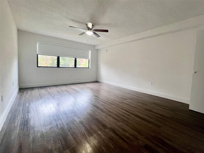 Photo - 19455 NE 10th Ave Unit 2-122