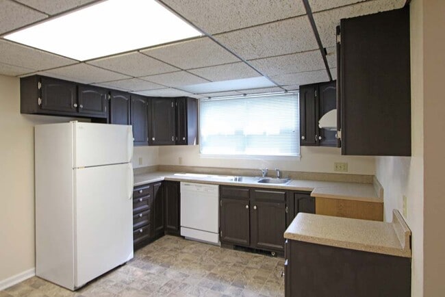 Kitchen - 234 Aristocrat Dr