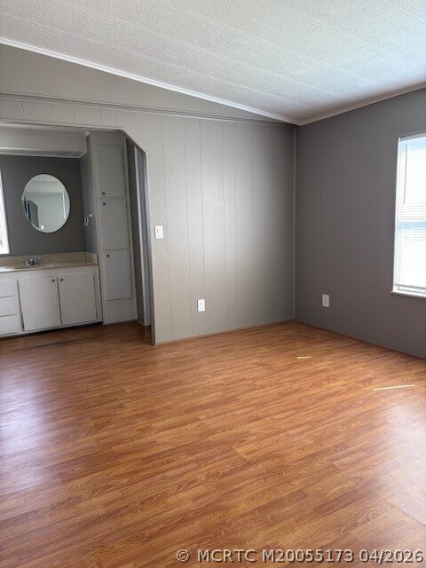 Photo - 489 Swan Ln