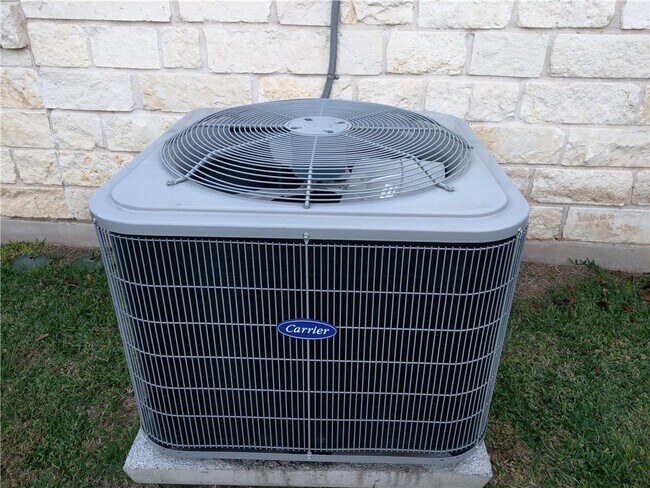 Photo - 1004 Ridgebluff Cir