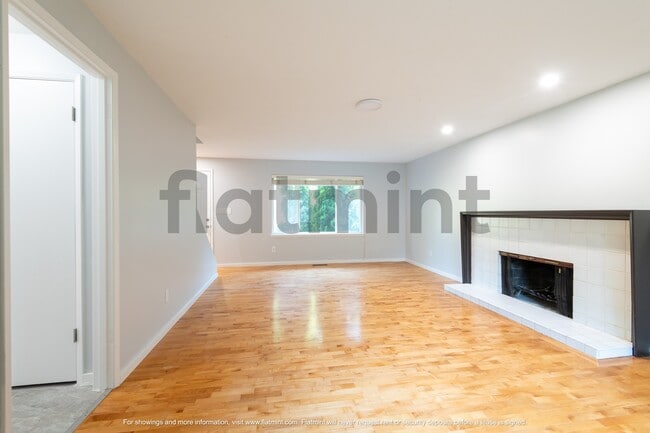 Photo - 7037 NE 137th St