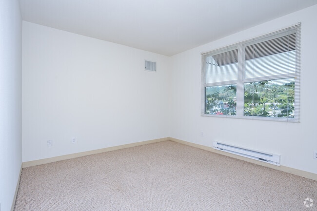 2BR, 1BA - 950SF - Primary Bedroom