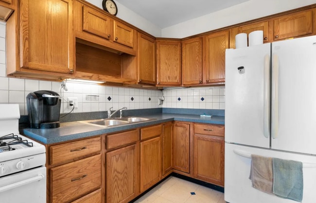 Photo - 1420 Cedarcroft Rd